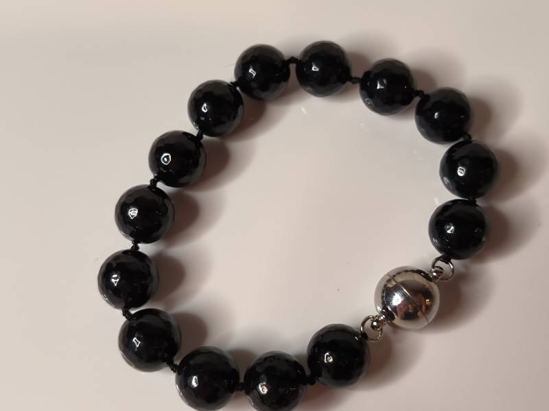 Armband Schwarze Facettierte Perlen Mit Silberner Magnet Verschluss Hochglanz Statement Armband Schwarze Facettierte Perlen Mit Silberner Magnet Verschluss Hochglanz Statement von KlunkerimBunker