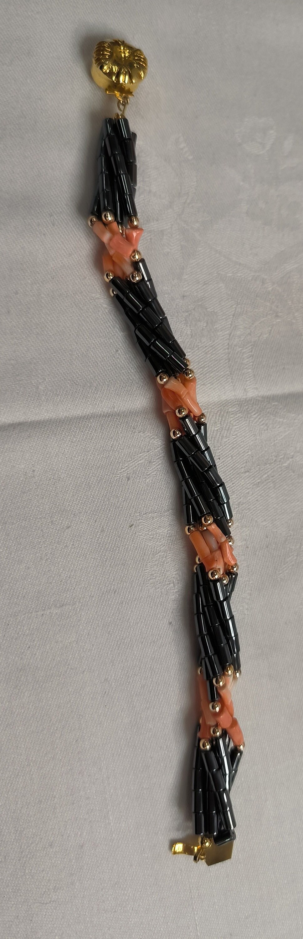 Elegantes Koralle Onyx Armband Mit Gold Schließe Elegantes Koralle Onyx Armband Mit Gold Schließe von KlunkerimBunker