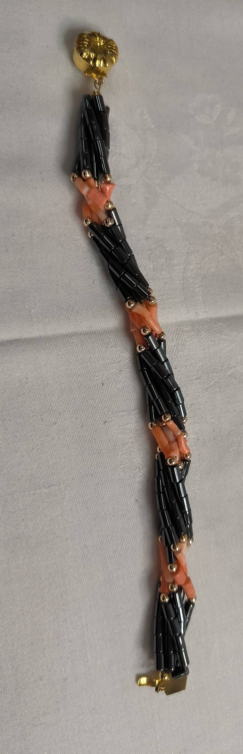 Elegantes Koralle Onyx Armband Mit Gold Schließe Elegantes Koralle Onyx Armband Mit Gold Schließe von KlunkerimBunker