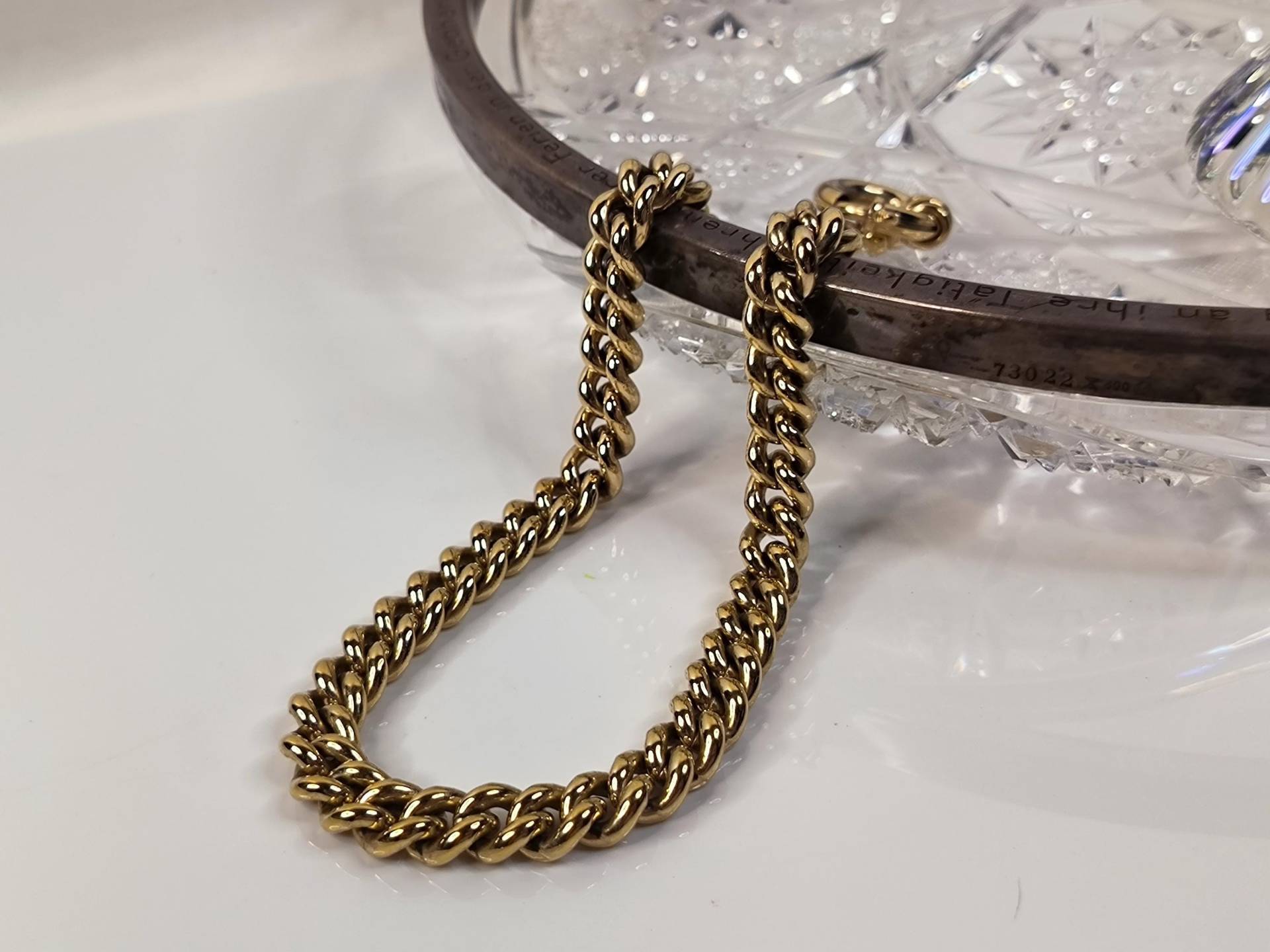 Hals Kette Kurz Massiv Und Breit Auffallend Breite Glieder Angenehm Auf Der Haut Weil So Hochwertig Großer Ring Verschluss Hals Kette Kurz Massiv Und Breit Auffallend Breite Glieder Angenehm Auf Der Haut Weil So Hochwertig Großer Ring Verschluss von KlunkerimBunker