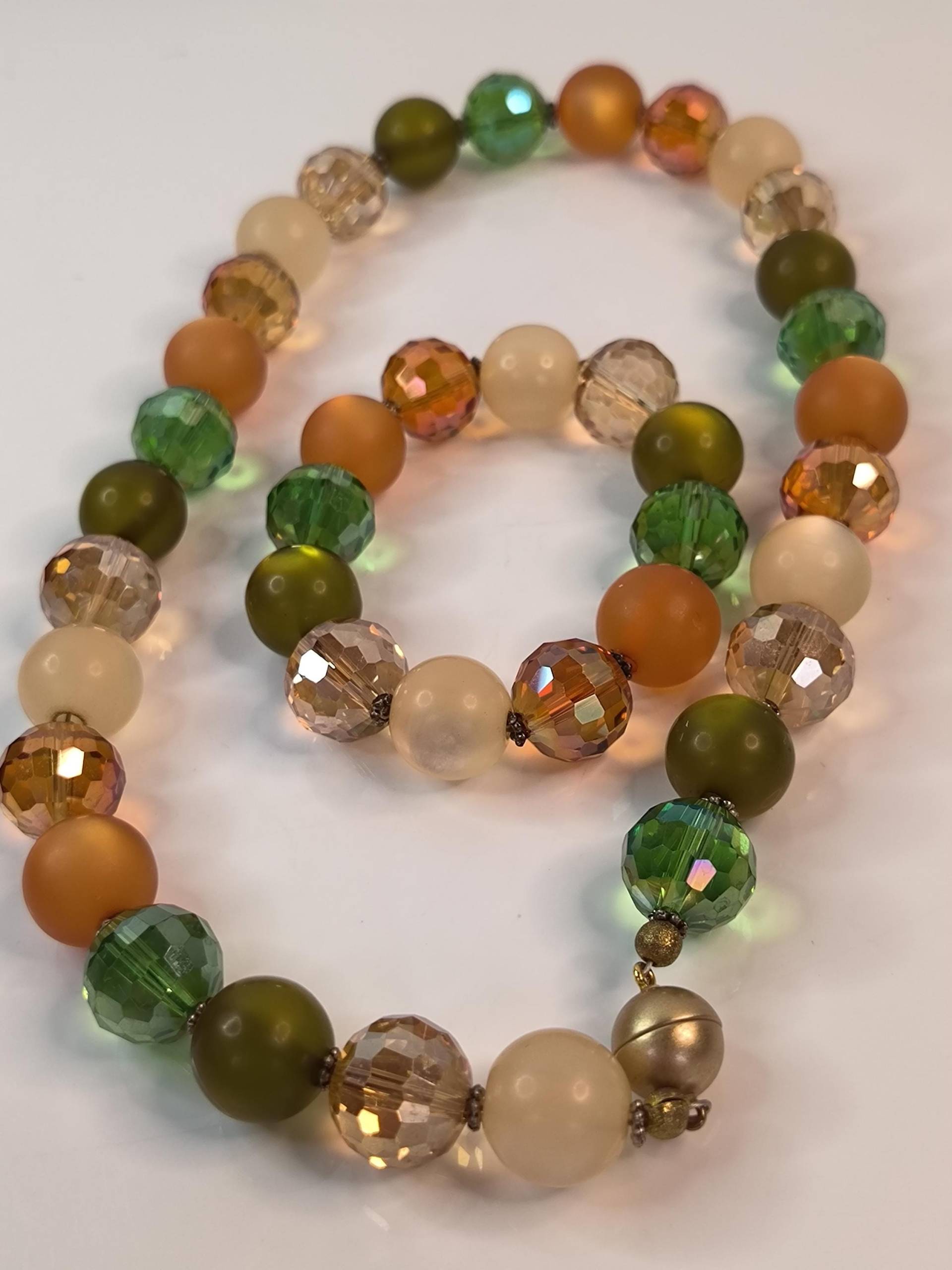 Halskette Mit Armband Tolle Off Farben Naturfarben Teilweise Facettiert Modern Und Auffallend Magnetverschluss Tolles Set Halskette Mit Armband Tolle Off Farben Naturfarben Teilweise Facettiert Modern Und Auffallend Magnetverschluss Tolles Set von KlunkerimBunker