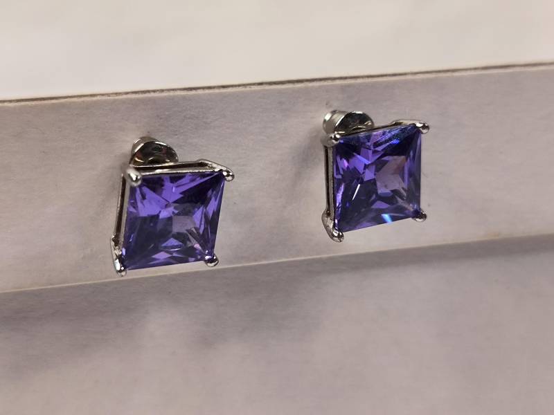 Klar Lila Purpur Stein Quadratisch Stecker Silber Klar Lila Purpur Stein Quadratisch Stecker Silber von KlunkerimBunker
