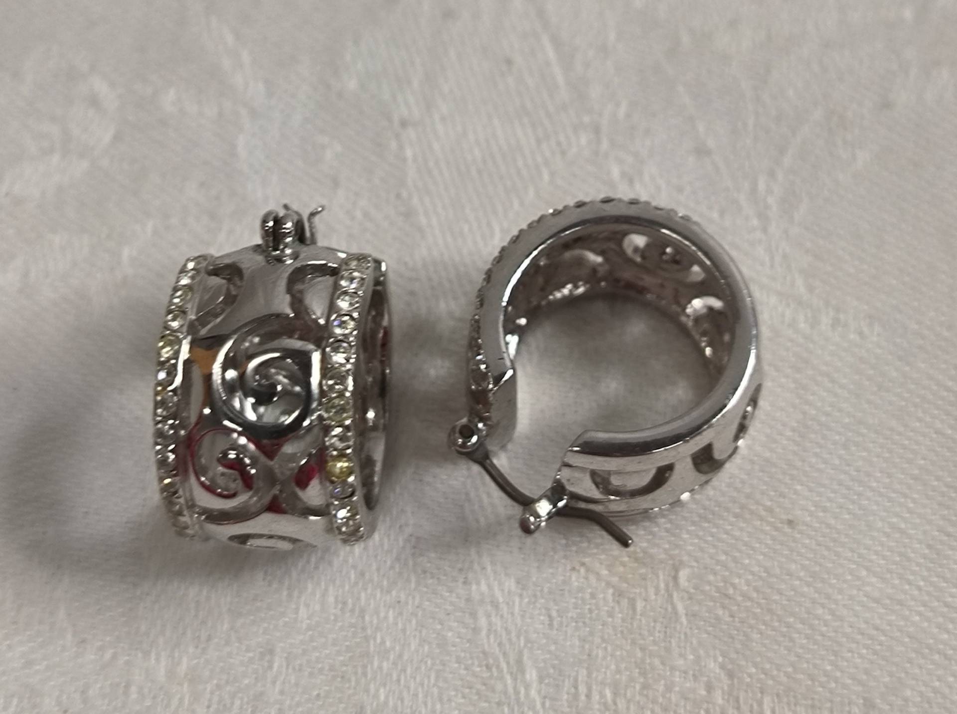 Ohrringe Kleine Creolen in Silber Mit Steinen Ohrringe Kleine Creolen in Silber Mit Steinen von KlunkerimBunker