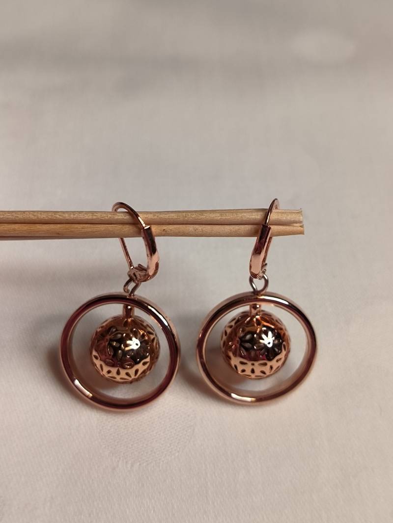 Rose Gold Zum Stecken Saturn Planeten Motiv Hängend Rose Gold Zum Stecken Saturn Planeten Motiv Hängend von KlunkerimBunker