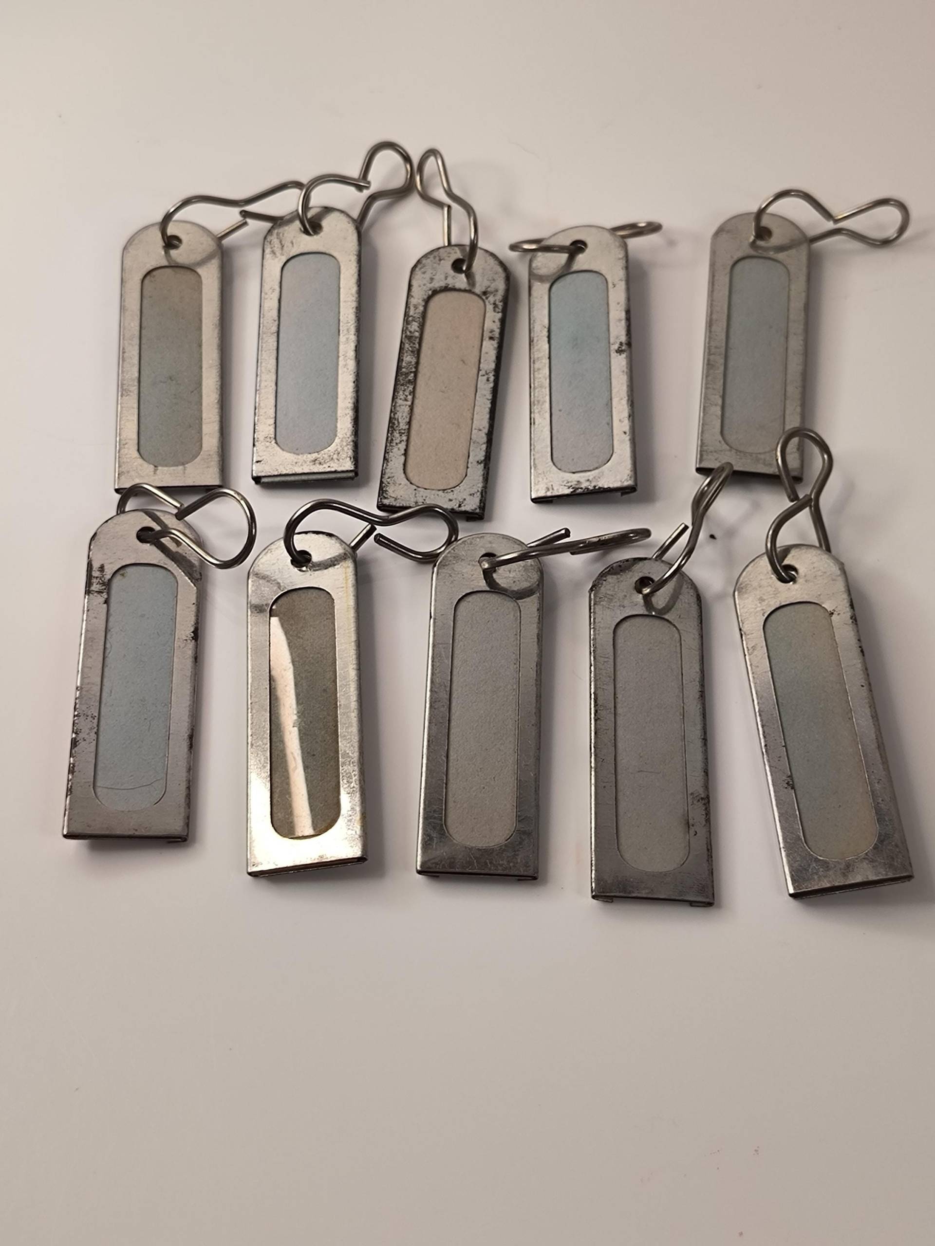 Schlüssel Anhänger Zum Beschriften Aus Metall Mit Schiebe Funktion Schlüssel Anhänger Zum Beschriften Aus Metall Mit Schiebe Funktion von KlunkerimBunker