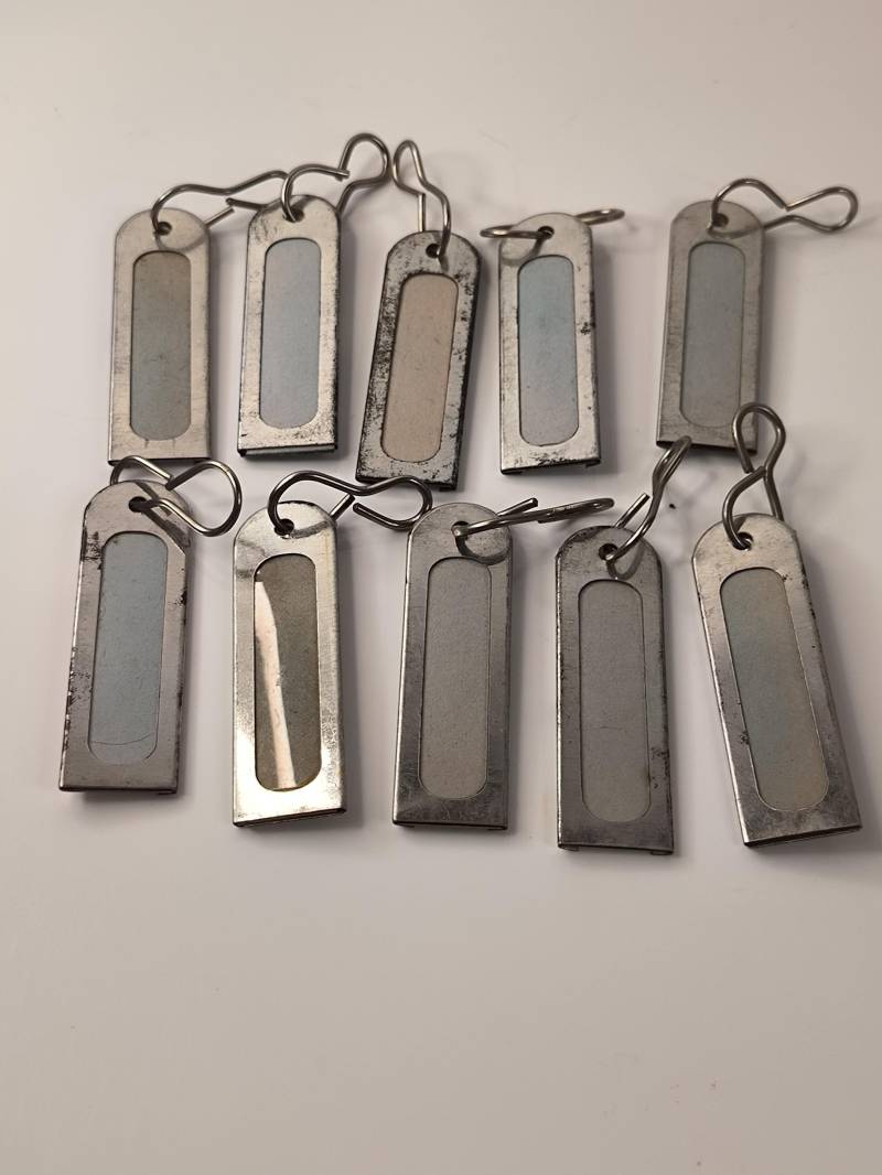 Schlüssel Anhänger Zum Beschriften Aus Metall Mit Schiebe Funktion 1960 Ddr von KlunkerimBunker