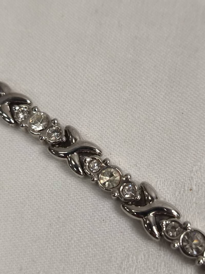 Silbernes Armband Mit Steinen Silbernes Armband Mit Steinen von KlunkerimBunker