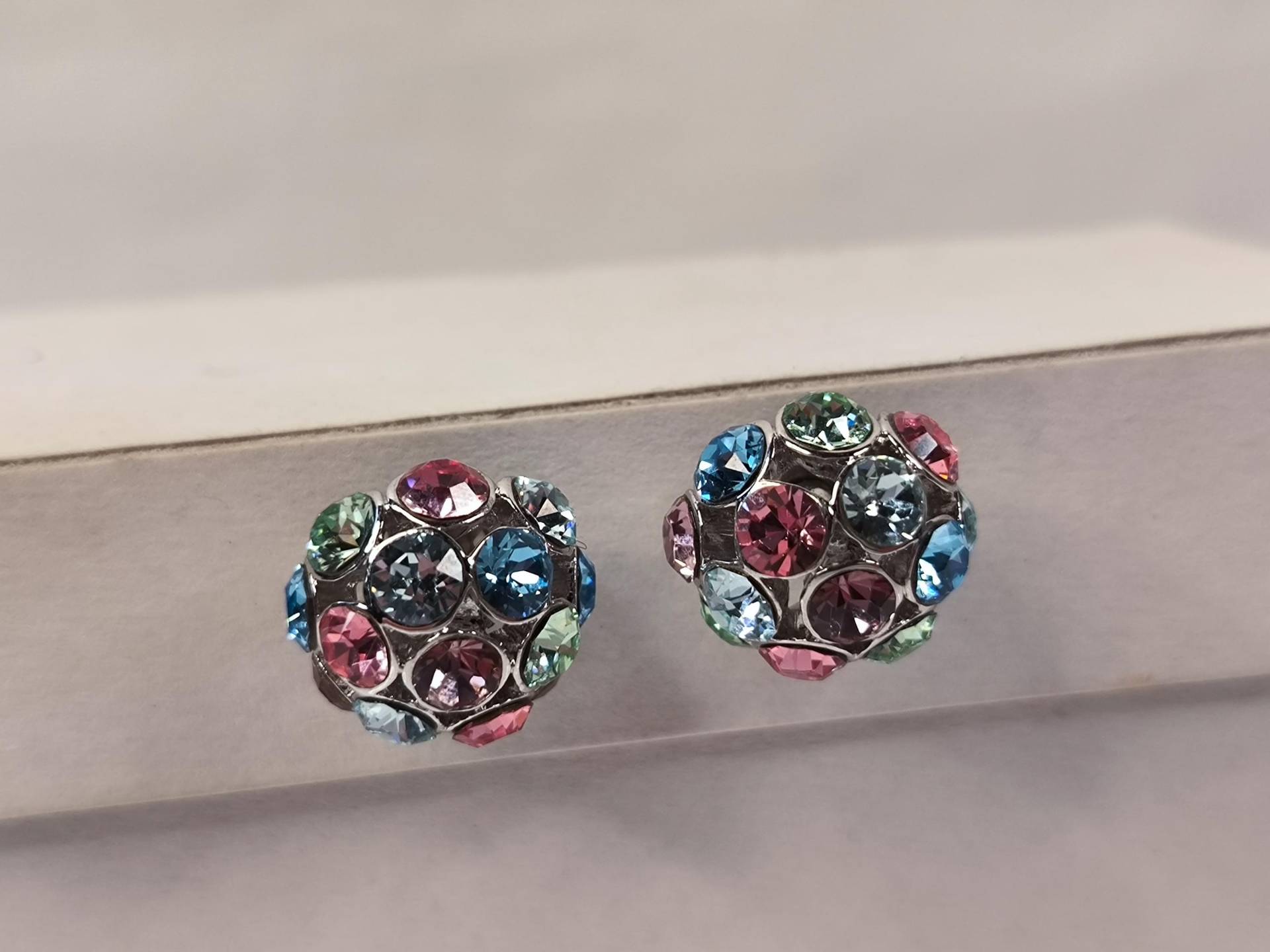 Strass Ohrring Funkelnde Kleine Kugel Rosa Hellblau Klar Grün Silber Stecker Strass Ohrring Funkelnde Kleine Kugel Rosa Hellblau Klar Grün Silber Stecker von KlunkerimBunker