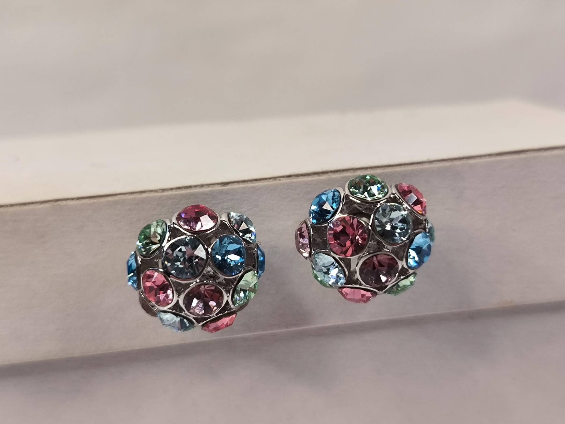 Strass Ohrring Funkelnde Kleine Kugel Rosa Hellblau Klar Grün Silber Stecker Strass Ohrring Funkelnde Kleine Kugel Rosa Hellblau Klar Grün Silber Stecker von KlunkerimBunker