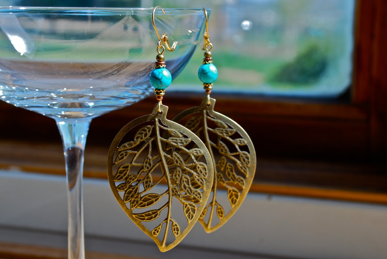 Antiquität, Bronze Blatt Ohrringe. Gold, Silber, Kupfer Akzente Mit Einem Türkisen Stein. Tolles Geschenk Und Leicht Antiquität, Bronze Blatt Ohrringe. Gold, Silber, Kupfer Akzente Mit Einem Türkisen Stein. Tolles Geschenk Und Leicht von KmKDesignsPC