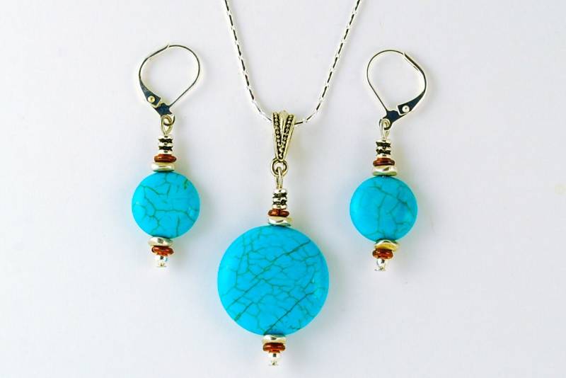 Wunderschöne Türkis Gefärbt Runde Howlith Ohrringe Und Halskette Set Wunderschöne Türkis Gefärbt Runde Howlith Ohrringe Und Halskette Set von KmKDesignsPC