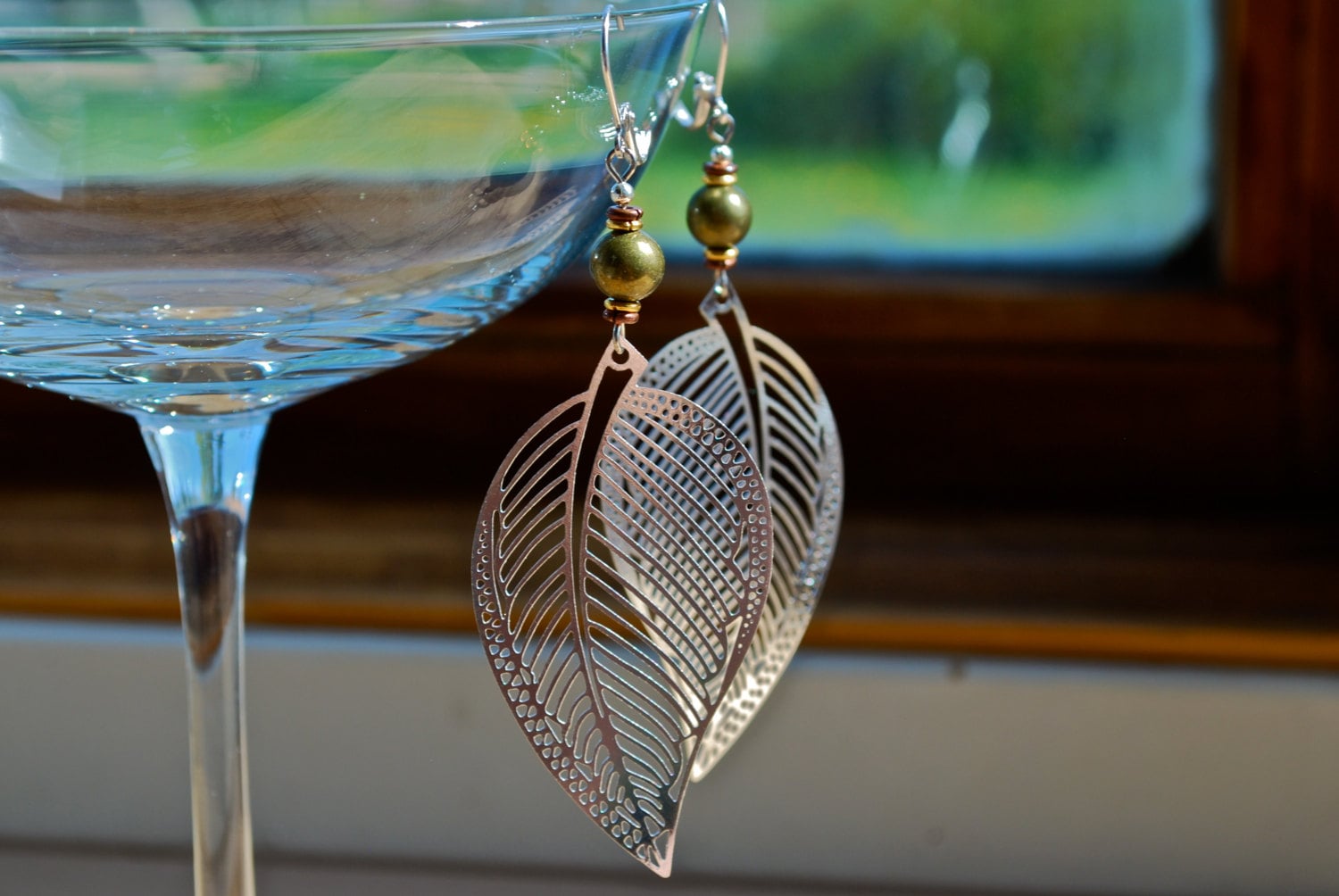 Zarte Versilbert Großes Blatt Filigrane Ohrringe, Leicht Und Sehr Elegant Zarte Versilbert Großes Blatt Filigrane Ohrringe, Leicht Und Sehr Elegant von KmKDesignsPC