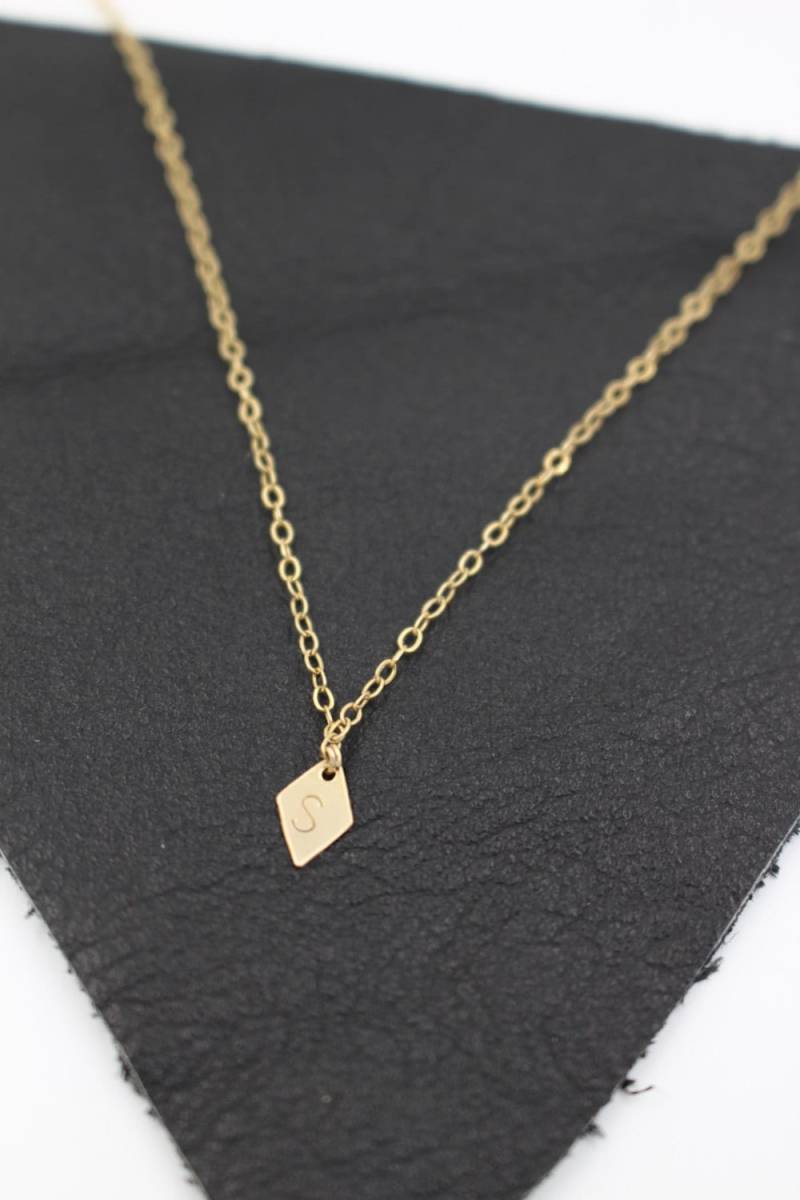 Mini Gold Diamant Initial Halskette // Personalisierte - Winzig Buchstabe Diamant Charm Zarte Gold Layering Mini Gold Diamant Initial Halskette // Personalisierte - Winzig Buchstabe Diamant Charm Zarte Gold Layering von KmichaelStyle
