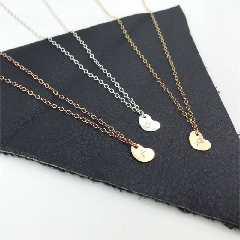Personalisierte Herz Initial Kette // Zierliche Gold, Silber, Rosegold Charm Halskette - Personalisierbar Zarte Layering Minimal Personalisierte Herz Initial Kette // Zierliche Gold, Silber, Rosegold Charm Halskette - Personalisierbar Zarte Layering Minimal von KmichaelStyle