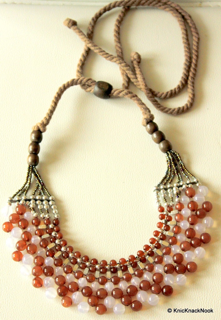 Braune Und Klare Perlen Halskette, Perlenhalsband Halsausschnitt Applikation Mit Seil Krawattenrücken von KnicKnackNook
