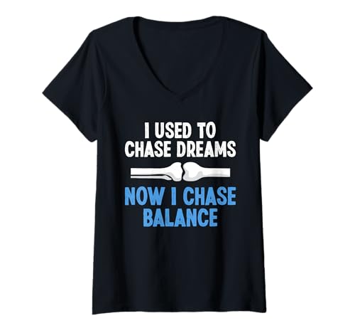 Damen I Used to Chase Dreams Knee Replacement Surgery T-Shirt mit V-Ausschnitt Damen I Used to Chase Dreams Knee Replacement Surgery T-Shirt mit V-Ausschnitt von Knie Operation Designs Kniegelenkersatz