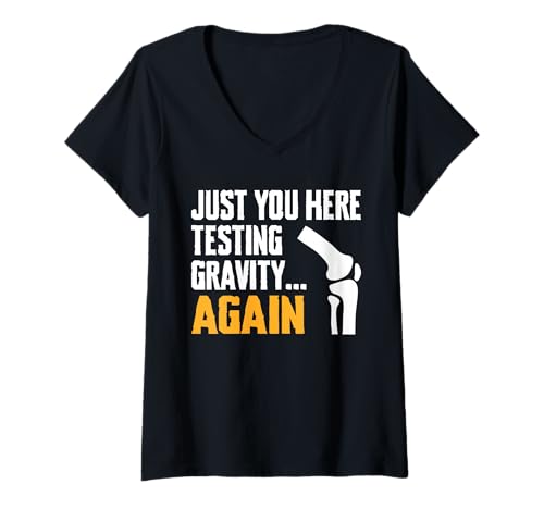 Damen Just You Here Testing Gravity Again Knee Replacement T-Shirt mit V-Ausschnitt Damen Just You Here Testing Gravity Again Knee Replacement T-Shirt mit V-Ausschnitt von Knie Operation Designs Kniegelenkersatz