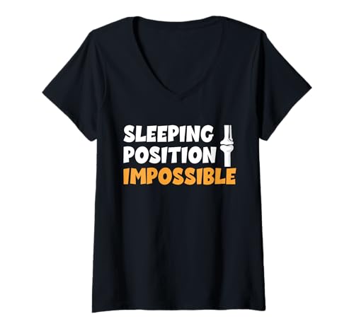 Damen Sleeping Position Impossible Knee Replacement Surgery T-Shirt mit V-Ausschnitt von Knie Operation Kniegelenkersatz Design