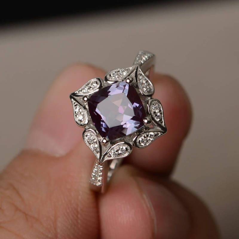 Alexandrit Ring Versprechen Kissen Geschnitten Edelstein Juni Birthstone Farbwechsel Edelsteine Sterling Silber Alexandrit Ring Versprechen Kissen Geschnitten Edelstein Juni Birthstone Farbwechsel Edelsteine Sterling Silber von KnightJewelry