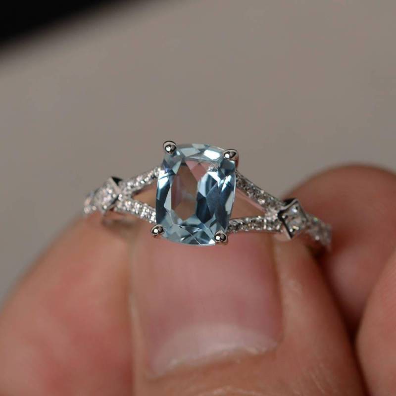 Aquamarin Verlobungsring Split Schaftring Silber Kissenschliff Edelstein Ring März Geburtsstein von KnightJewelry