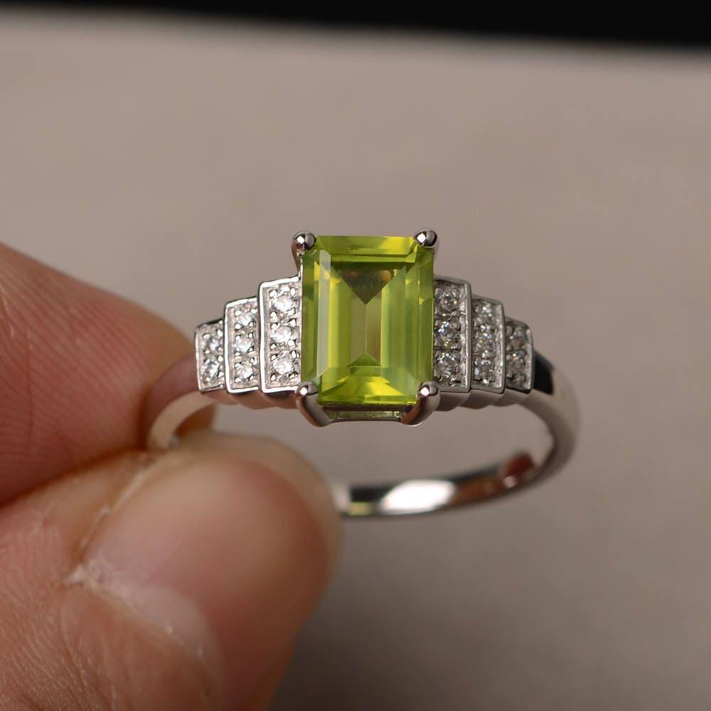 August Birthstone Natürlicher Grüner Peridot Ring Jubiläumsring Smaragd Geschnittener Edelstein Sterling Silber von KnightJewelry
