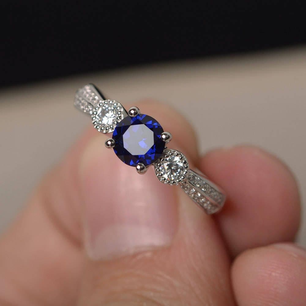 Blauer Saphir Jahrestag Ringe September Birthstone Runde Geschnittene Blaue Stein Sterling Silber Ring von KnightJewelry
