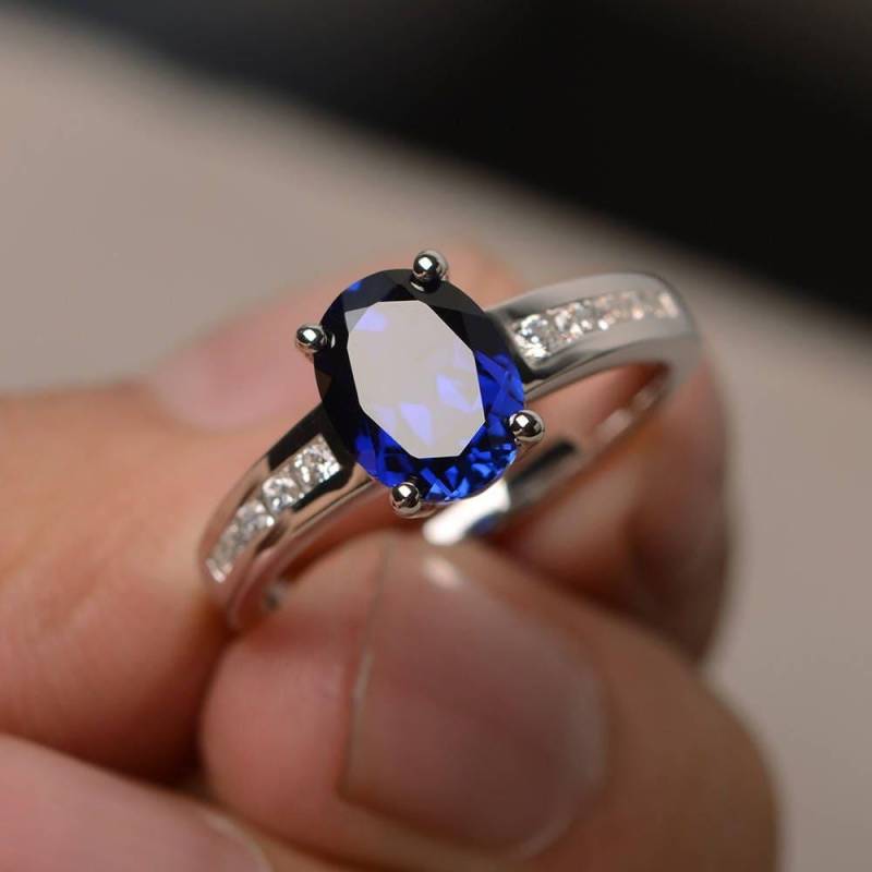 Blauer Saphir Ring Oval Cut Verlobungsring Edelstein September Birthstone Sterling Silber von KnightJewelry