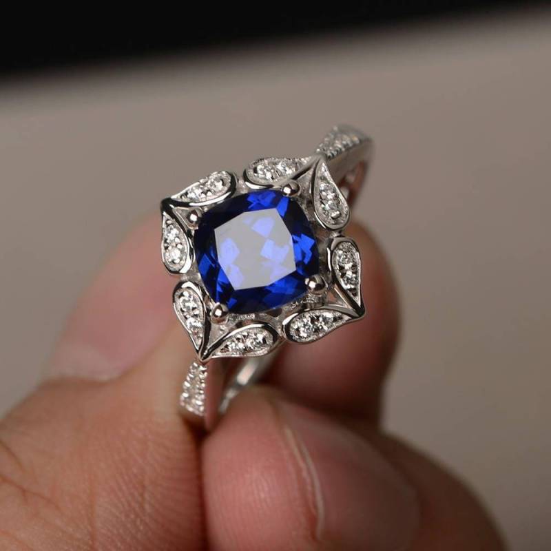 Blauer Saphir Ring Verlobungsring September Birthstone Kissenschliff Edelstein Sterling Silber von KnightJewelry