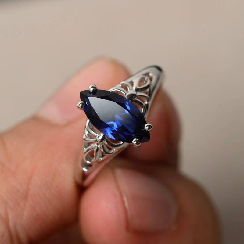 Blauer Saphir Silberringe Trauringe Marquise Form Ringe September Birthstone von KnightJewelry