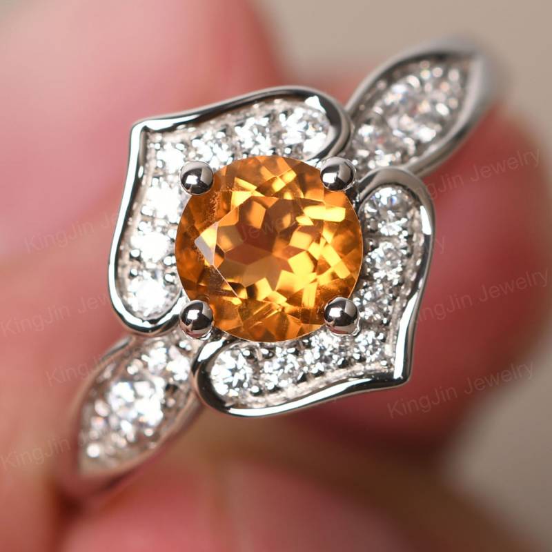 Benutzerdefinierte Citrin Flora Statement Ring 14K Weißgold Runde Form 6 Mm November Birthstone von KnightJewelry