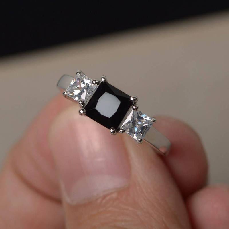 Cocktailparty Ringe Natürliche Schwarze Spinell Prinzessinenschliff Massiv Silber Schwarz Stein von KnightJewelry