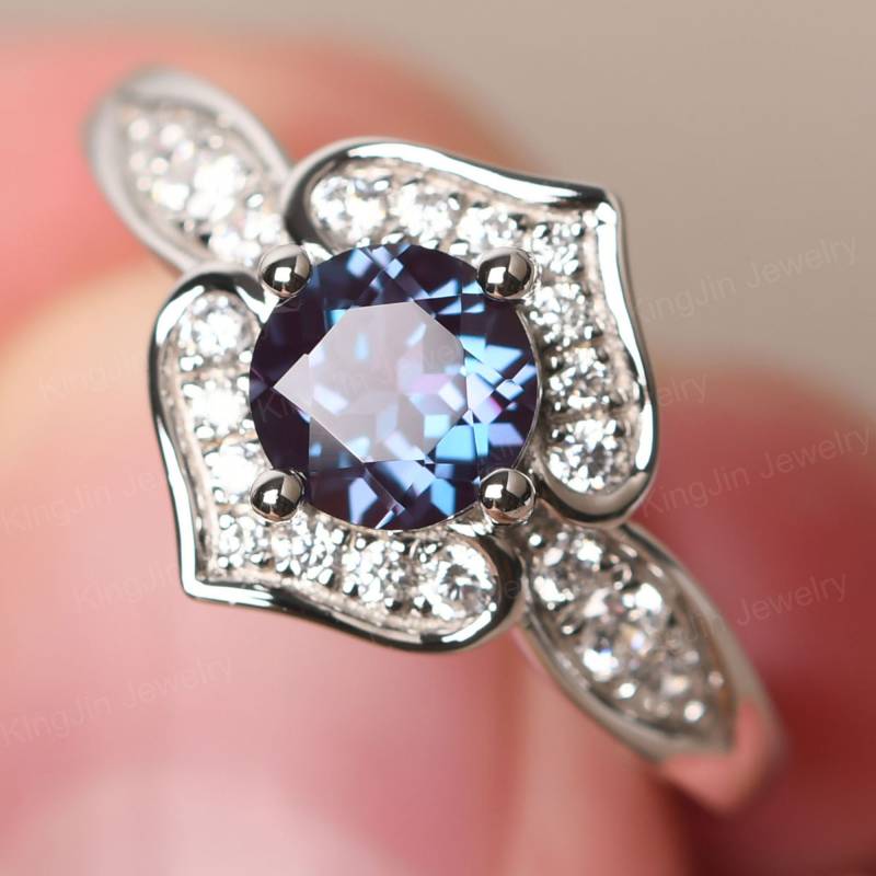 Doppel Herz Alexandrit Statement Ring Rundschliff Sterling Silber Juni Birthstone von KnightJewelry