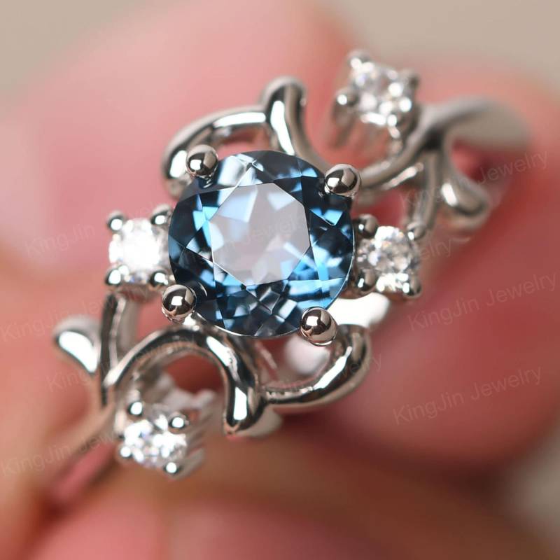Echt London Blue Topas Cluster Vorschlag Ring Rundschliff Solid Silber November Birthstone von KnightJewelry