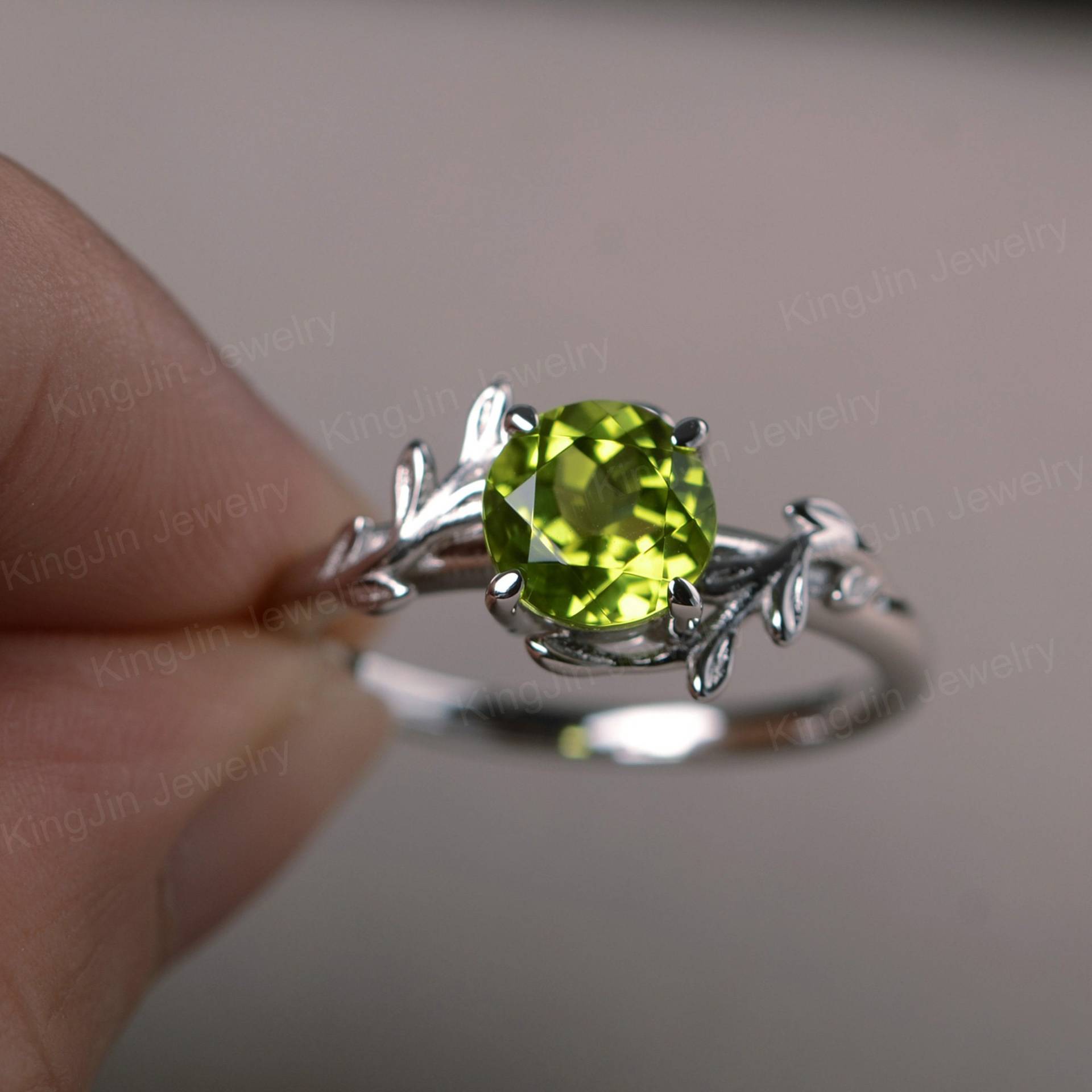 Echter Peridot Ring August Geburtsstein Rund Geschnitten Blätter Sterling Silber Versprechen Echter Peridot Ring August Geburtsstein Rund Geschnitten Blätter Sterling Silber Versprechen von KnightJewelry