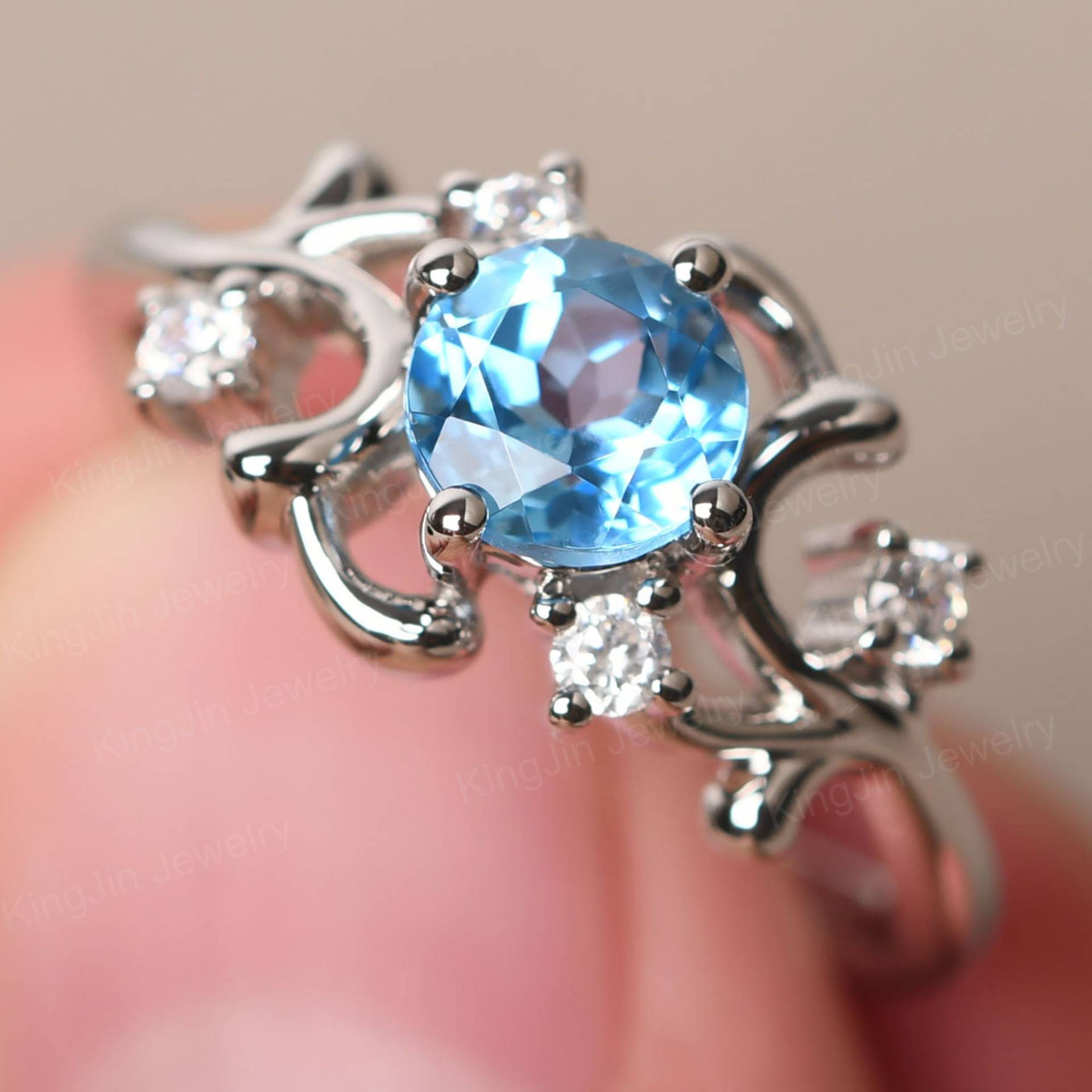 Echte Schweizer Blautopas Art Deco Ring Massiv Silber Rundschliff November Birthstone Echte Schweizer Blautopas Art Deco Ring Massiv Silber Rundschliff November Birthstone von KnightJewelry