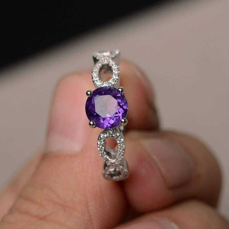 Einzigartige Verlobungsringe Natürliche Amethyst Ringe Silberringe Rundschnitt Lila Stein Februar Birthstone von KnightJewelry