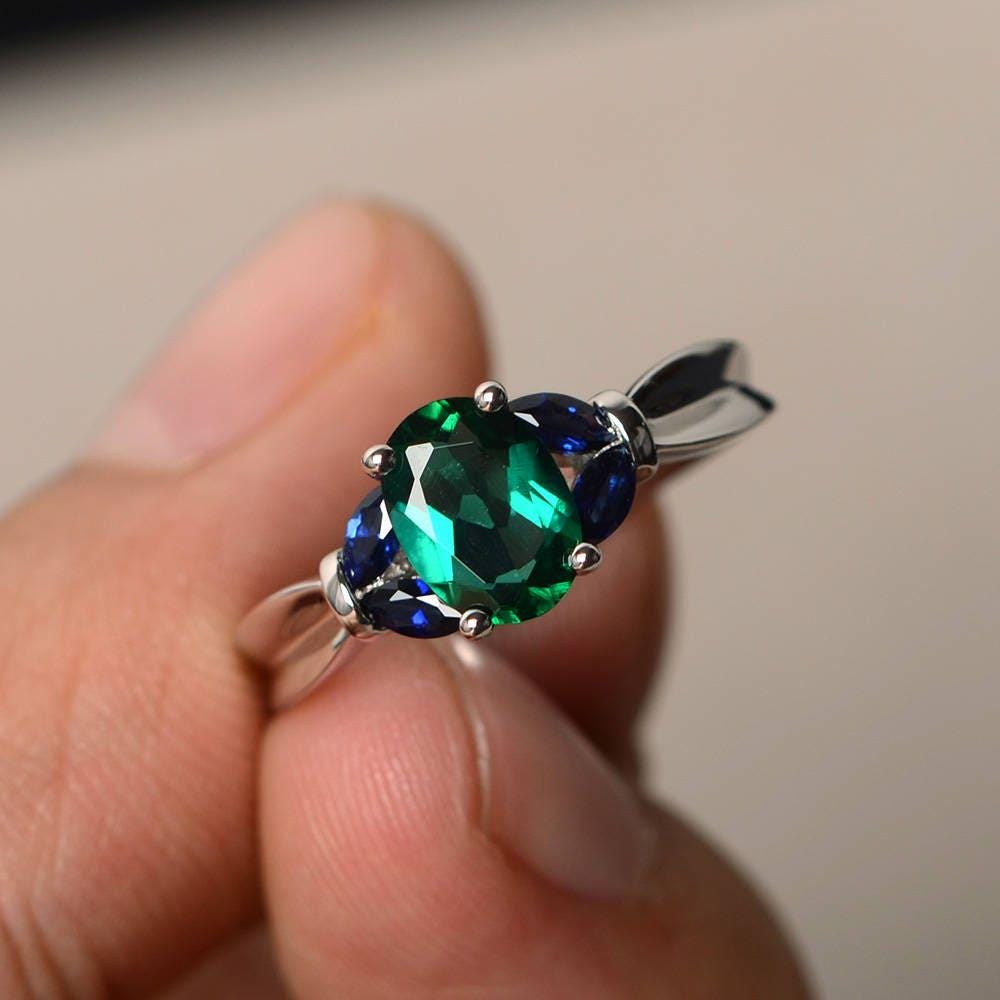Einzigartige Verlobungsringe Smaragd Ringe Mai Birthstone Oval Cut Grün Edelstein Sterling Silber von KnightJewelry