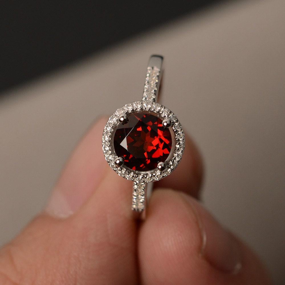 Granat Ringe Halo Ring Verlobungsringe Roter Edelstein Versprechen Für Sie Sterling Silber 925 von KnightJewelry