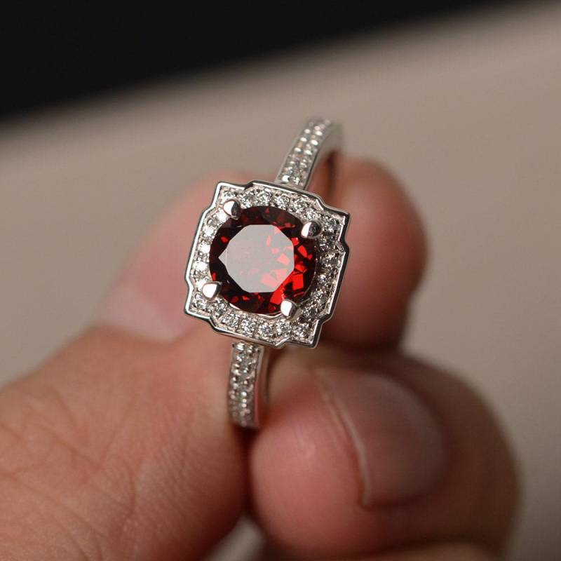 Granat Ringe Runde Geschnittene Quadrat Halo Ring Verlobungsringe Roter Edelstein-Ring Sterling Silber von KnightJewelry