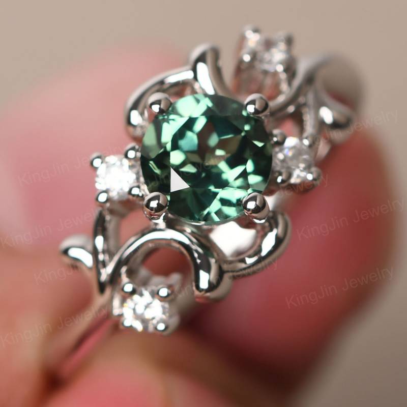 Personalisierte Grün Saphir Cocktail Ring Sterling Silber Runde Form Cluster Ehering von KnightJewelry