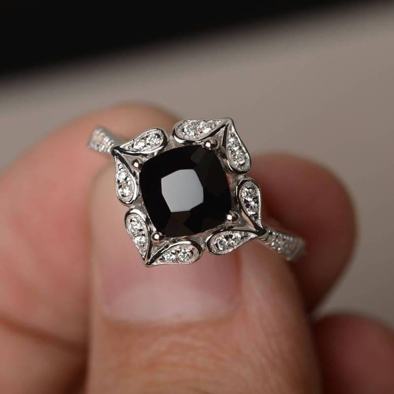 Jubiläum Ring Natürliche Schwarze Spinell Kissen Geschliffene Edelstein Edelsteine Sterling Silber Jubiläum Ring Natürliche Schwarze Spinell Kissen Geschliffene Edelstein Edelsteine Sterling Silber von KnightJewelry