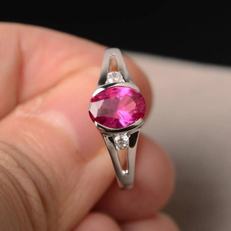 Juli Birthstone Lab Rubin Jahrestag Ring Oval Cut Roter Edelstein Sterling Silber von KnightJewelry