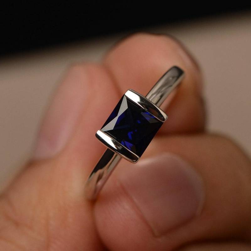 Lab Blau Saphir Ringe Blauer Stein Sterling Silber September Birthstone Princess Cut Edelstein von KnightJewelry