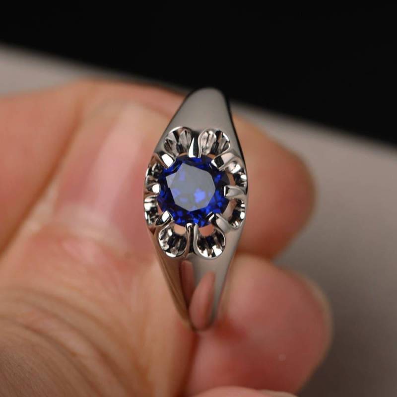 Lab Sapphire Ring Verlobungsring Rundschliff Blauer Edelstein Sterling Silber September Birthstone Solitaire von KnightJewelry