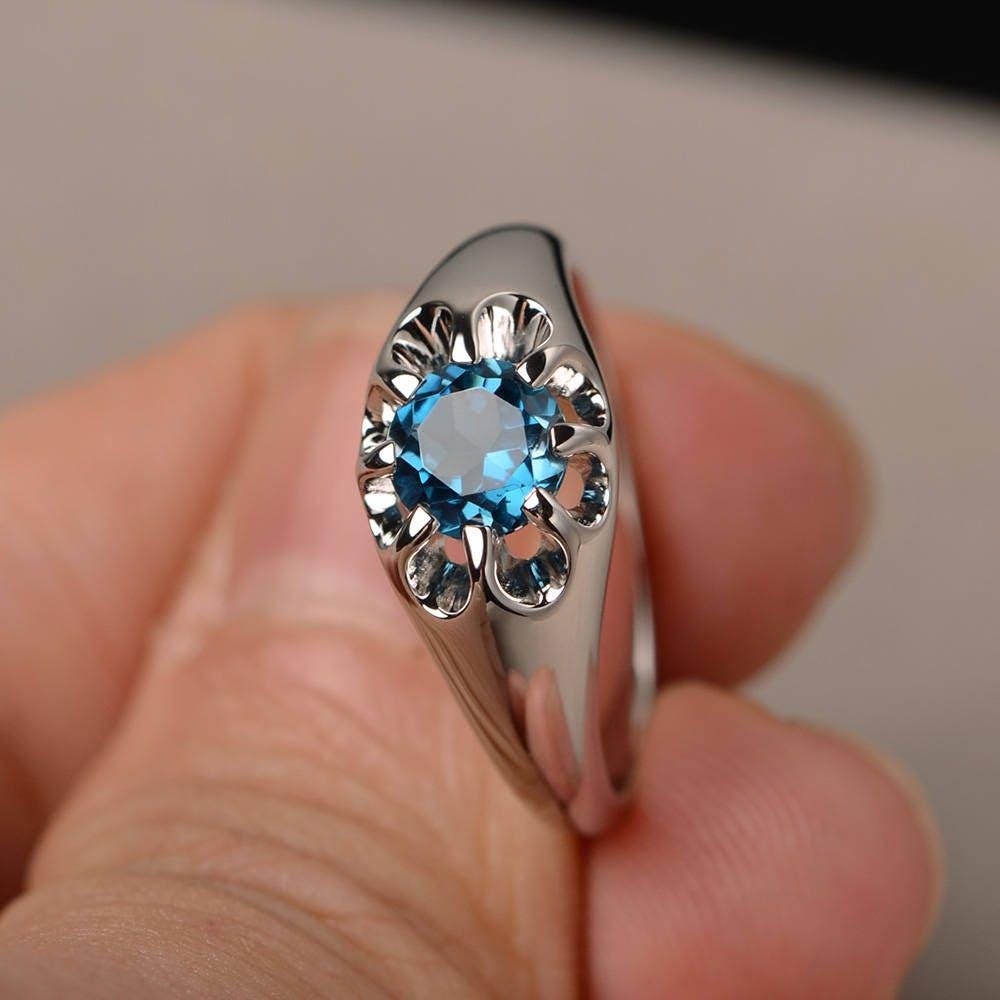 London Blautopas Ring Ehering Rundschliff Blauer Edelstein Sterling Silber Solitär von KnightJewelry