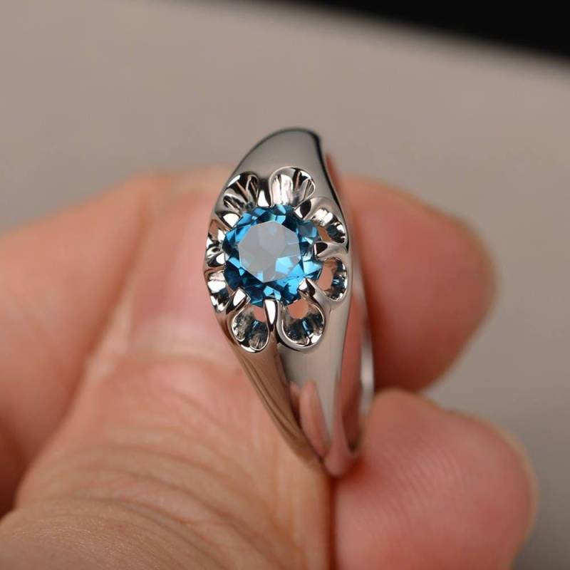 London Blautopas Ring Ehering Rundschliff Blauer Edelstein Sterling Silber Solitär von KnightJewelry