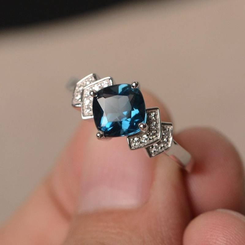London Blautopas Ring Kissenschliff Blauer Edelstein Sterling Silber Verlobungsring von KnightJewelry