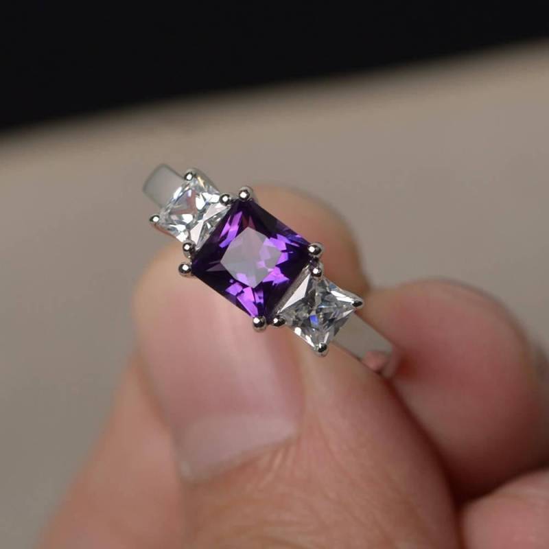 Natürliche Amethyst Ringe Princess Cut Lila Edelstein Februar Birthstone Silberringe Vintage Ring von KnightJewelry