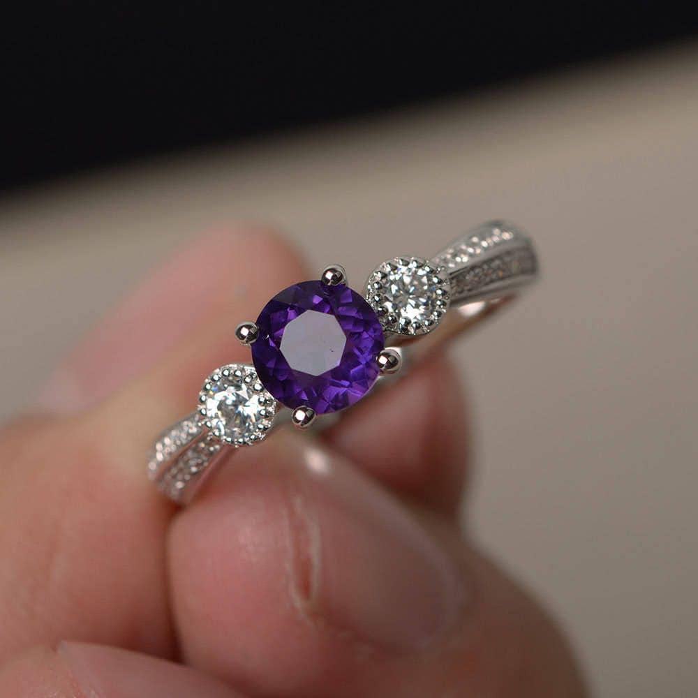 Natürliche Amethyst-Verlobungsringe Rundschnitt Lila Edelstein Solid Silber Ring Februar Birthstone Einfache Ringe von KnightJewelry