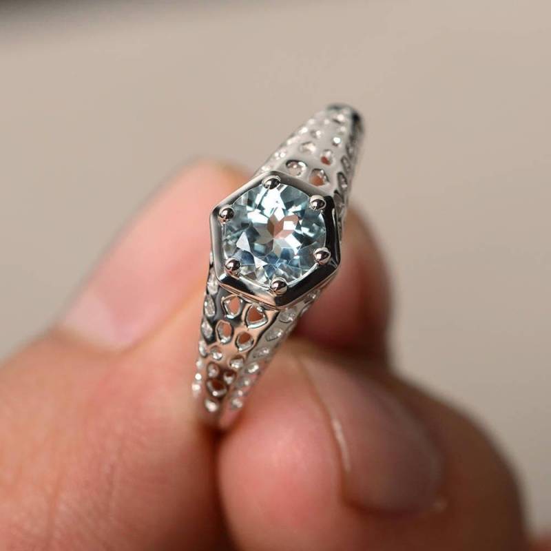 Natürliche Aquamarin Ringe Sterling Silber Rundschliff Blauer Edelstein März Birthstone Solitär von KnightJewelry